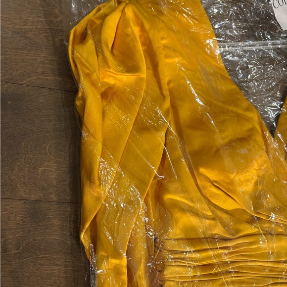 Mac Duggal Gold Ruched Slit Gown - Picture 7 of 9